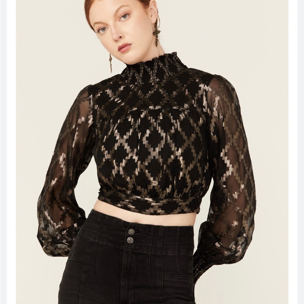 En creme lack gold metallic funnel neck sheer sleeve open tie back crop blouse S